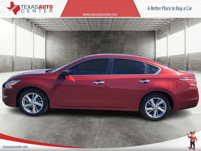 Nissan Altima Vehicle Full-screen Gallery Image 5