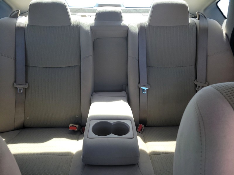 Nissan Altima Vehicle Full-screen Gallery Image 12