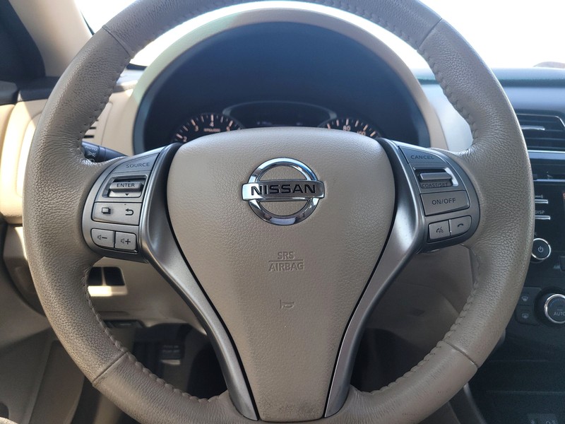 Nissan Altima Vehicle Full-screen Gallery Image 13