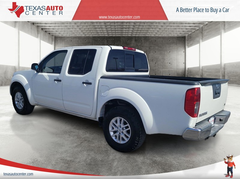 Nissan Frontier Vehicle Full-screen Gallery Image 08