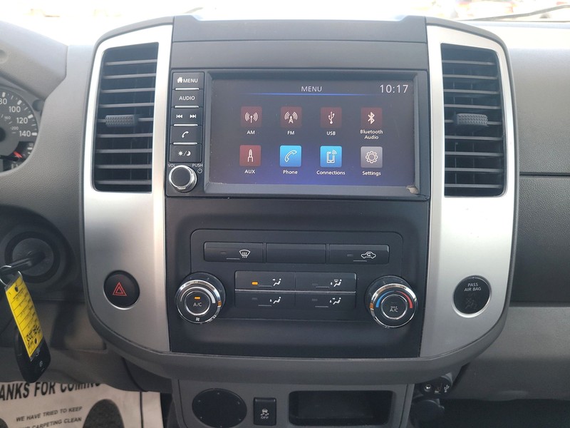 Nissan Frontier Vehicle Full-screen Gallery Image 11