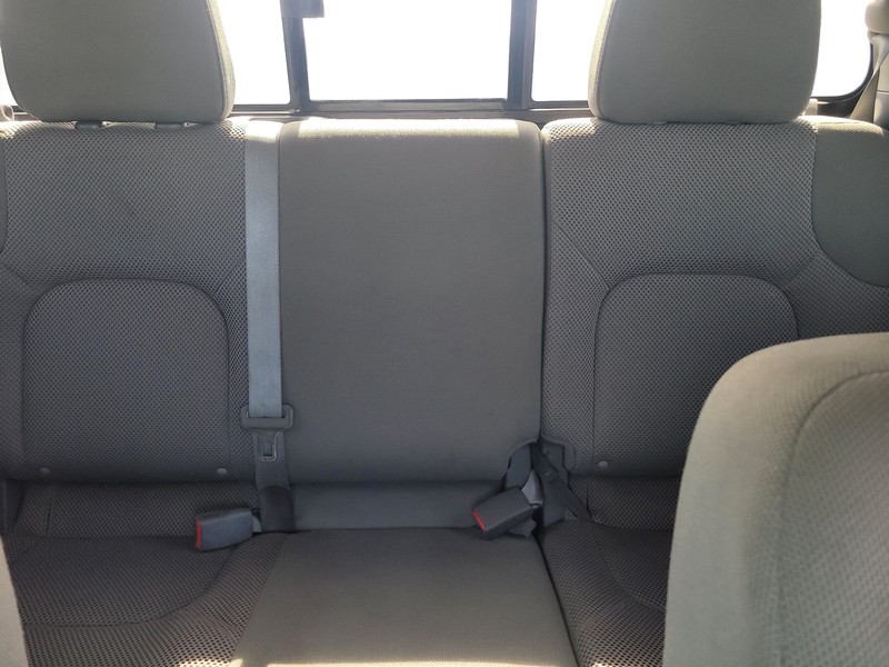 Nissan Frontier Vehicle Full-screen Gallery Image 12