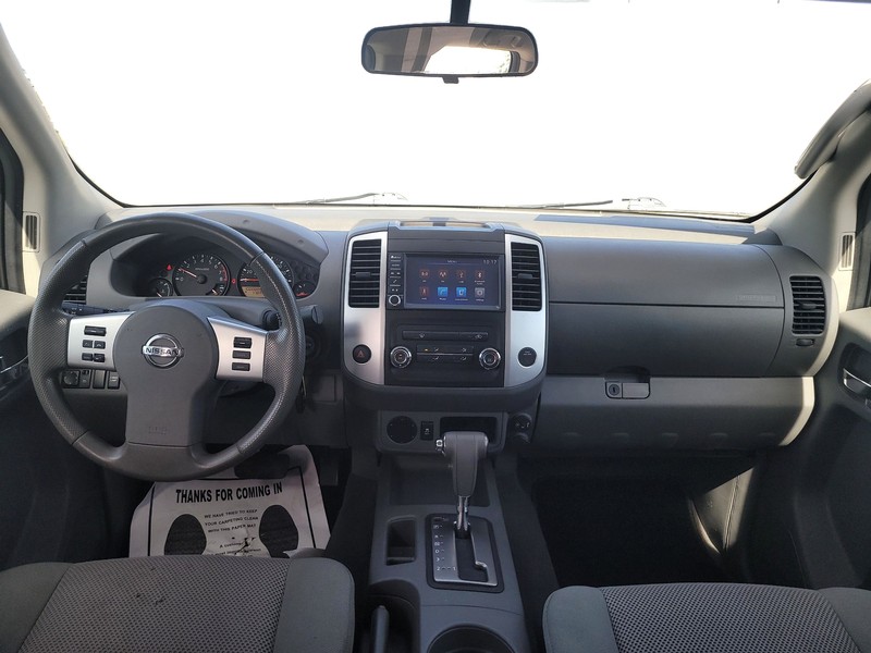 Nissan Frontier Vehicle Full-screen Gallery Image 15