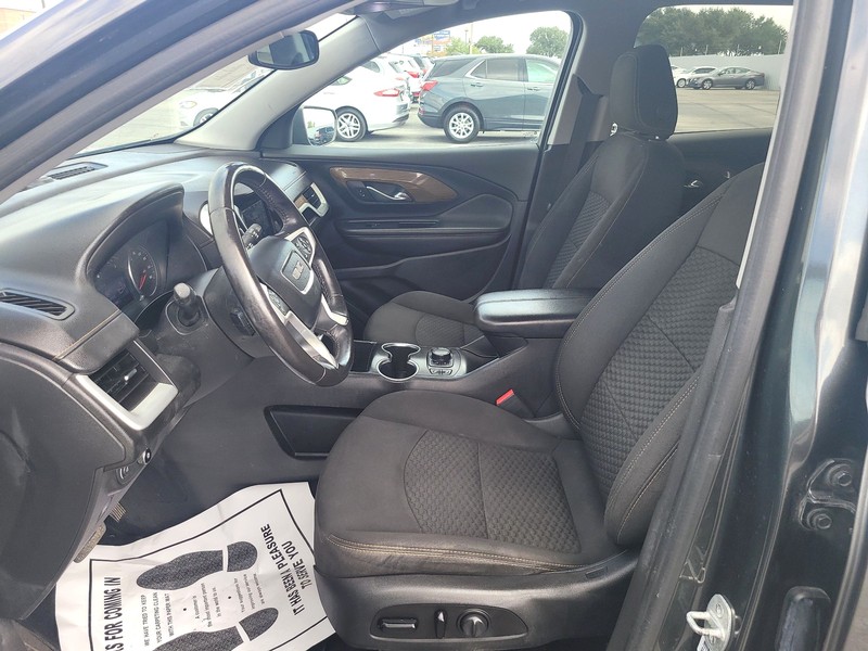 GMC Terrain Vehicle Full-screen Gallery Image 09