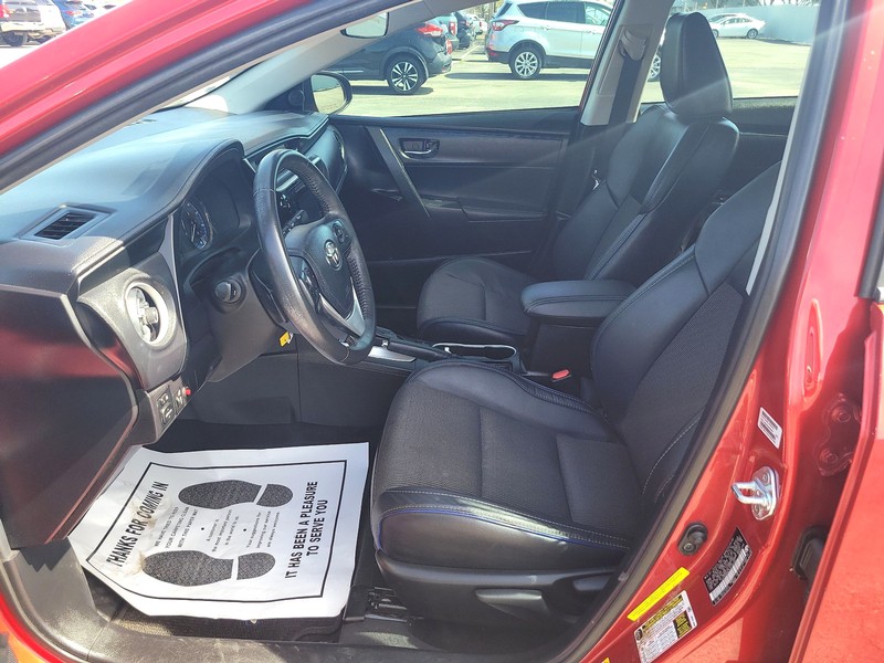 Toyota Corolla Vehicle Full-screen Gallery Image 09