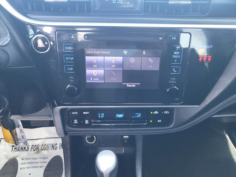 Toyota Corolla Vehicle Full-screen Gallery Image 11