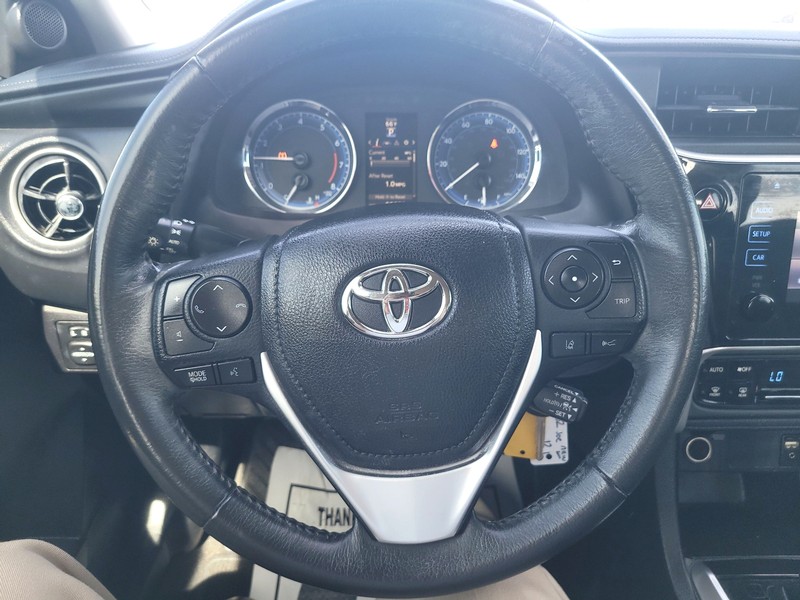 Toyota Corolla Vehicle Full-screen Gallery Image 13