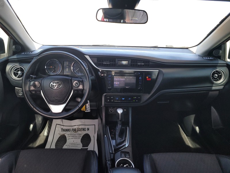 Toyota Corolla Vehicle Full-screen Gallery Image 15
