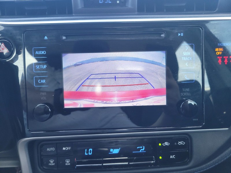 Toyota Corolla Vehicle Full-screen Gallery Image 16