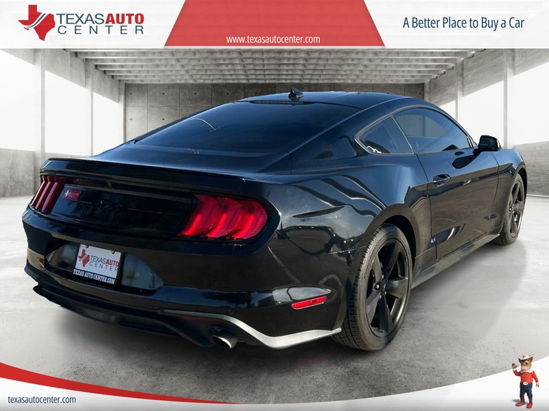 Ford Mustang Vehicle Full-screen Gallery Image 06