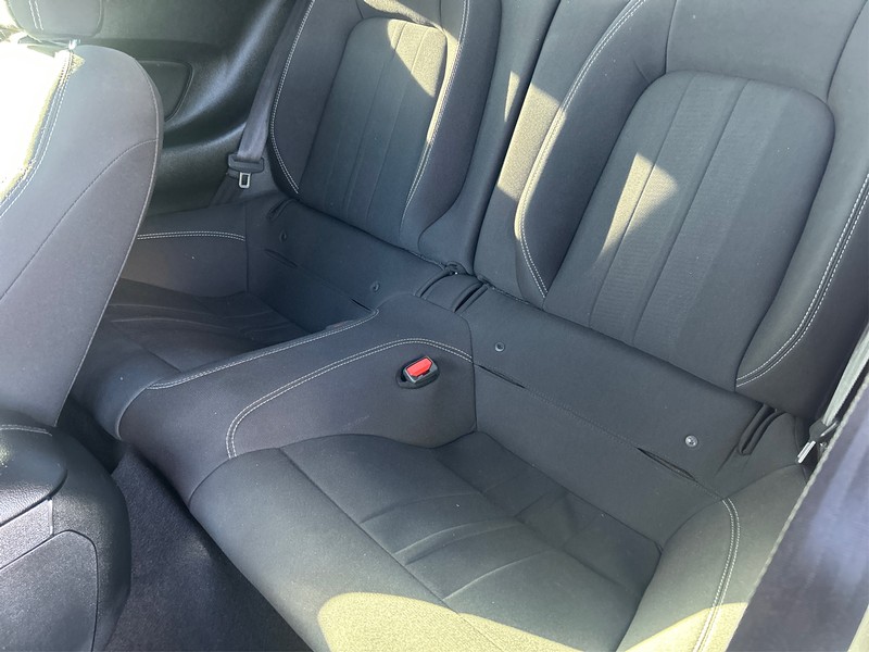 Ford Mustang Vehicle Full-screen Gallery Image 09