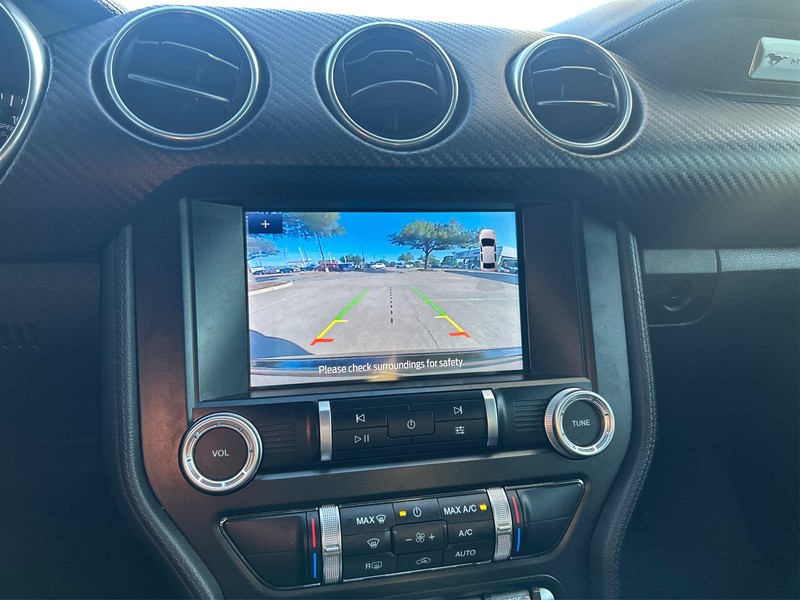 Ford Mustang Vehicle Full-screen Gallery Image 16