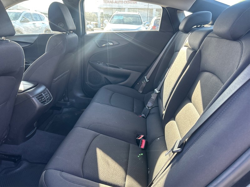 Chevrolet Malibu Vehicle Full-screen Gallery Image 10