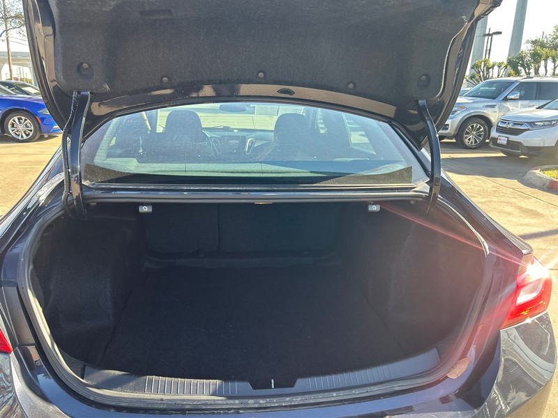 Chevrolet Malibu Vehicle Full-screen Gallery Image 11