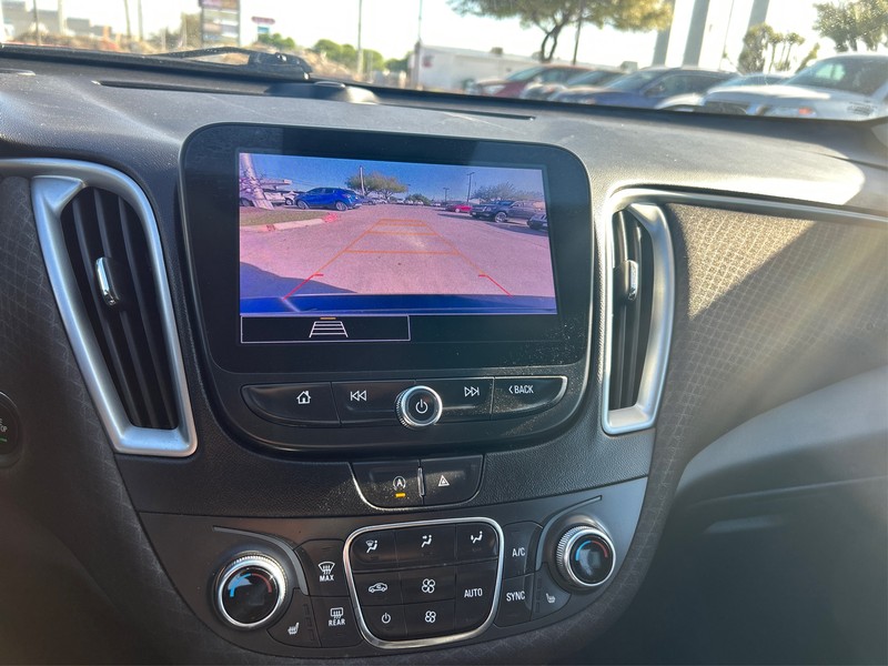 Chevrolet Malibu Vehicle Full-screen Gallery Image 17