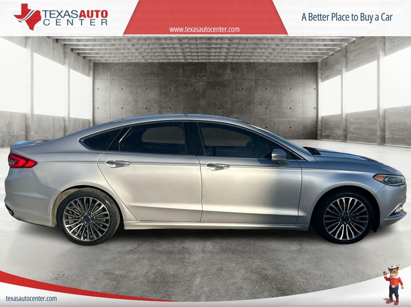 Ford Fusion Vehicle Full-screen Gallery Image 04