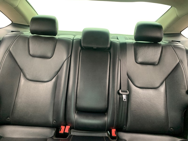 Ford Fusion Vehicle Full-screen Gallery Image 12