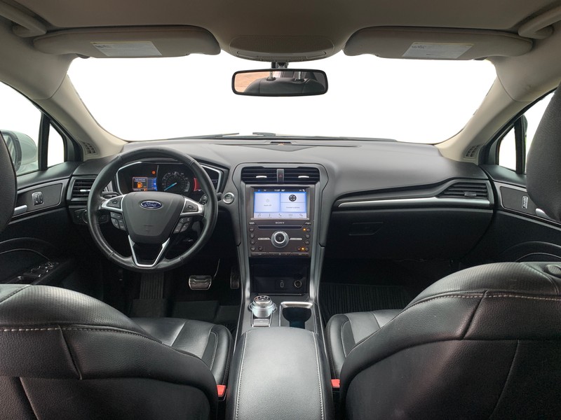 Ford Fusion Vehicle Full-screen Gallery Image 14