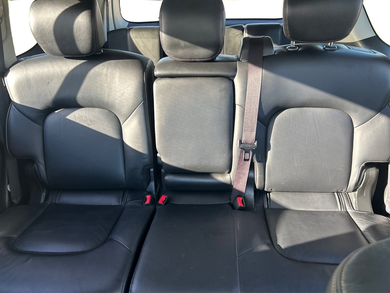 Nissan Armada Vehicle Full-screen Gallery Image 13