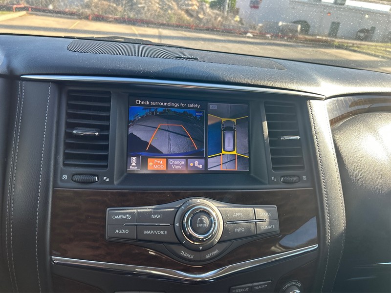 Nissan Armada Vehicle Full-screen Gallery Image 17