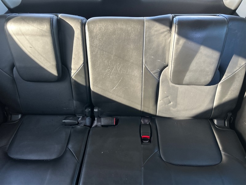 Nissan Armada Vehicle Full-screen Gallery Image 18