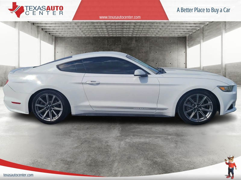 Ford Mustang Vehicle Full-screen Gallery Image 4