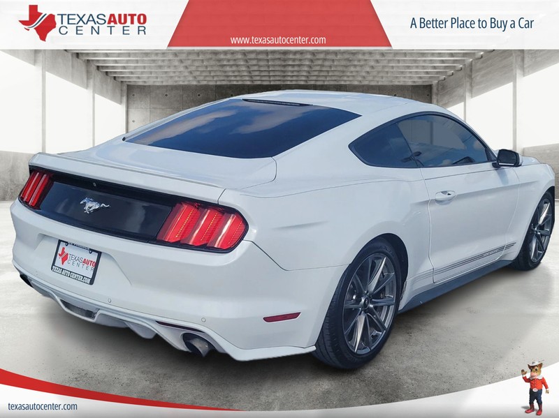 Ford Mustang Vehicle Full-screen Gallery Image 7