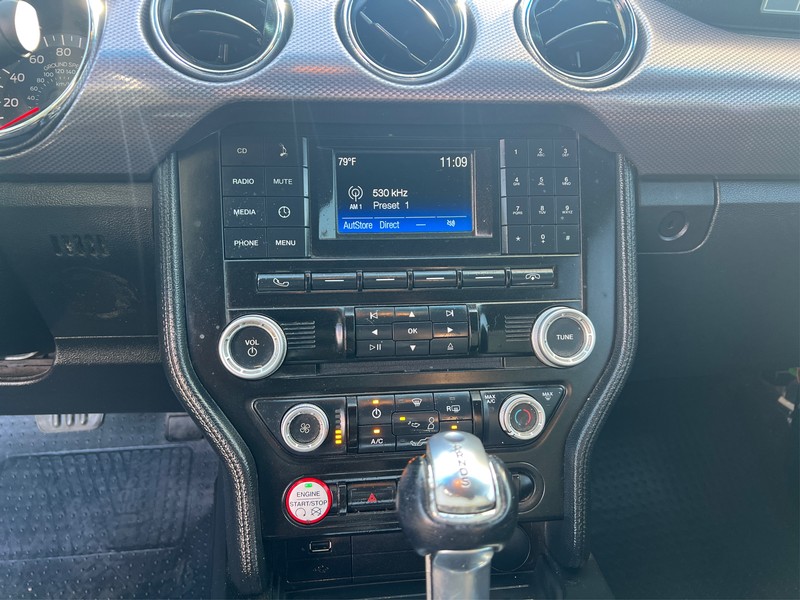 Ford Mustang Vehicle Full-screen Gallery Image 11