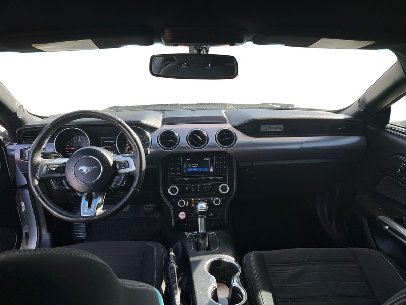 Ford Mustang Vehicle Full-screen Gallery Image 14