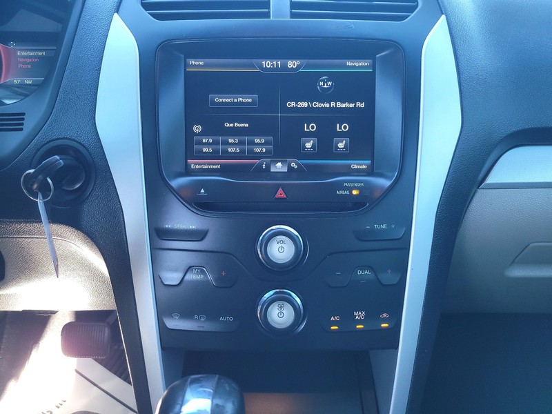 Ford Explorer Vehicle Full-screen Gallery Image 11