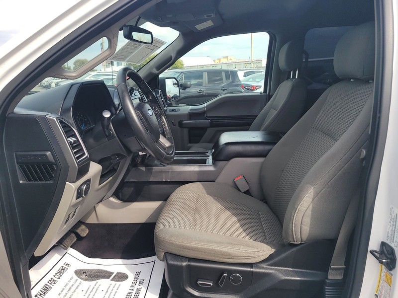 Ford F-150 Vehicle Full-screen Gallery Image 9