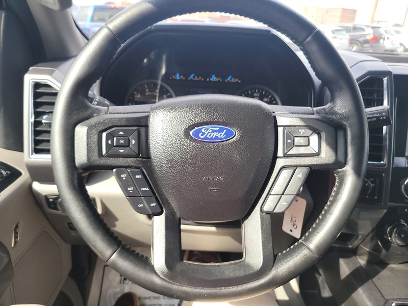 Ford F-150 Vehicle Full-screen Gallery Image 13