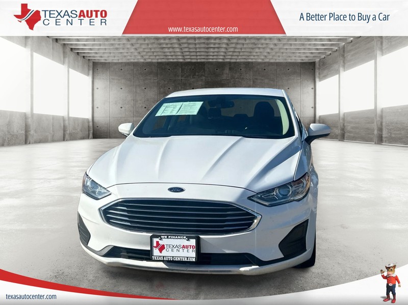 Ford Fusion Vehicle Full-screen Gallery Image 3