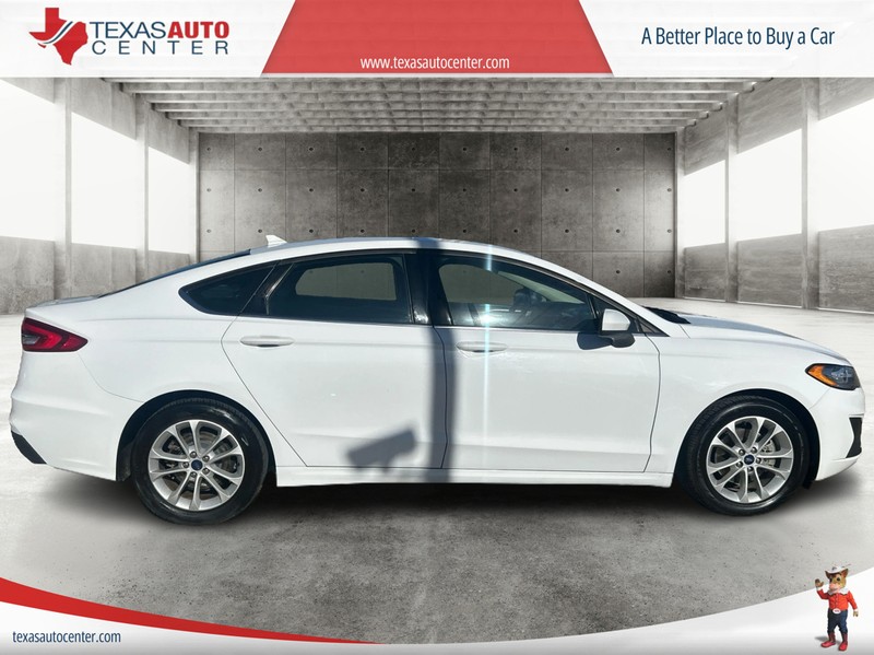 Ford Fusion Vehicle Full-screen Gallery Image 4