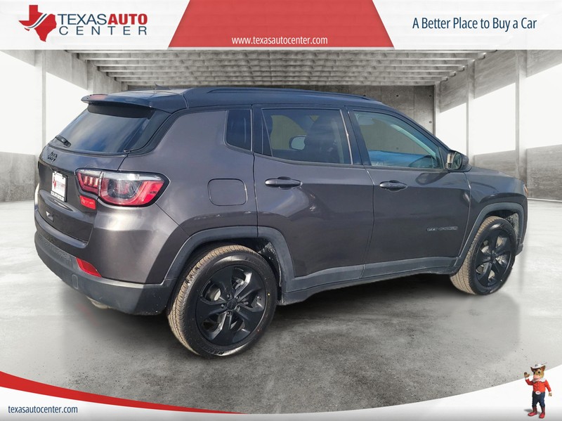 Jeep Compass Vehicle Full-screen Gallery Image 7