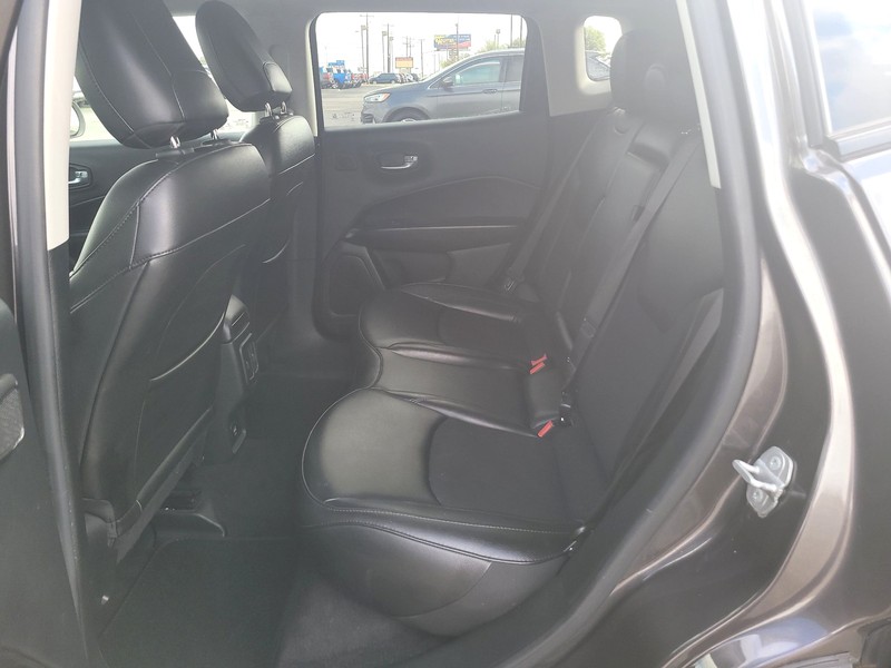 Jeep Compass Vehicle Full-screen Gallery Image 10