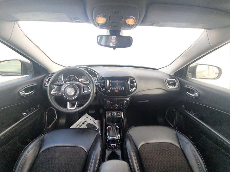 Jeep Compass Vehicle Full-screen Gallery Image 15