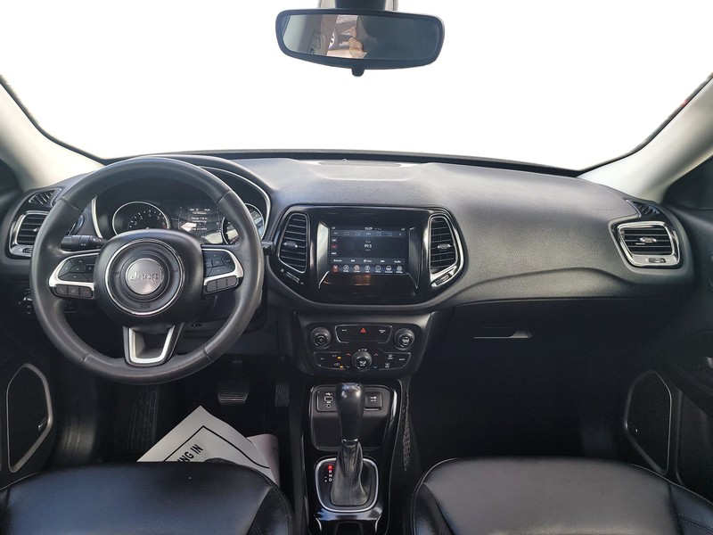 Jeep Compass Vehicle Full-screen Gallery Image 16