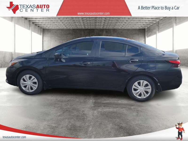 Nissan Versa Sedan Vehicle Full-screen Gallery Image 5