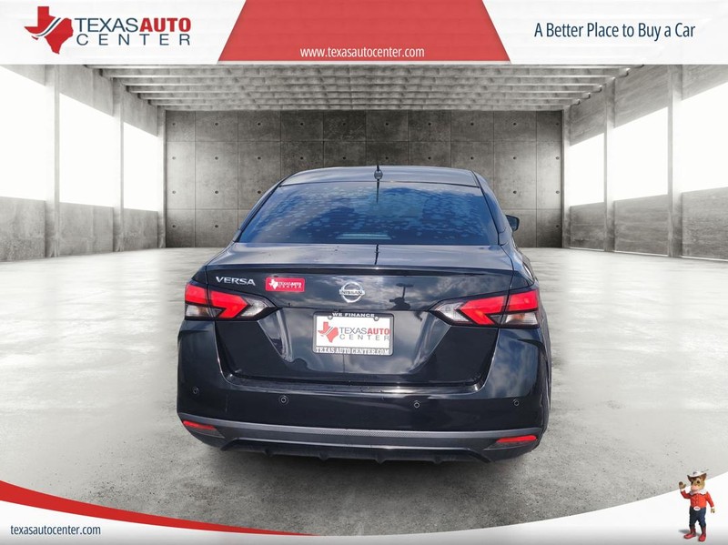 Nissan Versa Sedan Vehicle Full-screen Gallery Image 6