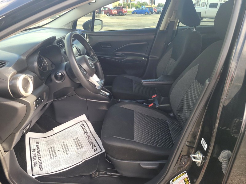 Nissan Versa Sedan Vehicle Full-screen Gallery Image 9