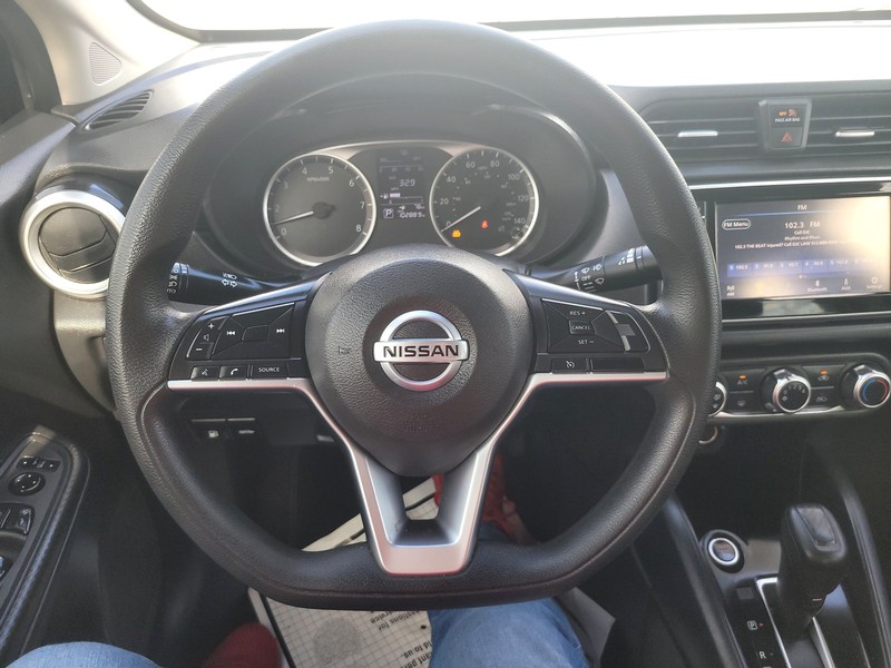 Nissan Versa Sedan Vehicle Full-screen Gallery Image 14