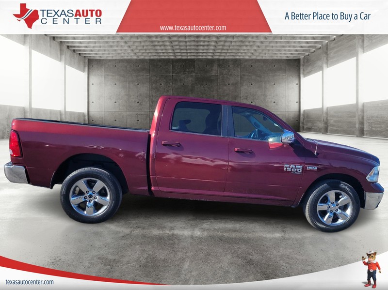 Ram 1500 Classic Vehicle Full-screen Gallery Image 3
