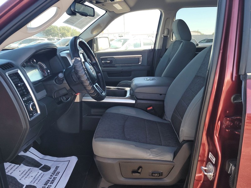 Ram 1500 Classic Vehicle Full-screen Gallery Image 8