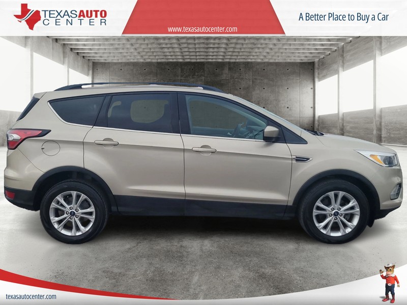 Ford Escape Vehicle Full-screen Gallery Image 4