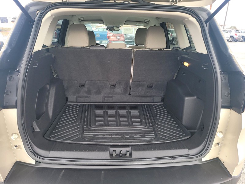 Ford Escape Vehicle Full-screen Gallery Image 11