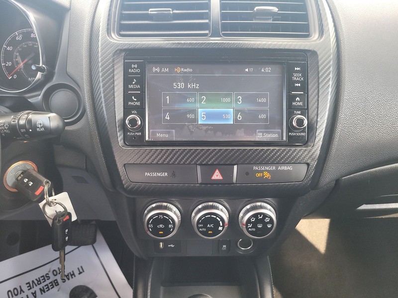 Mitsubishi Outlander Sport Vehicle Full-screen Gallery Image 12