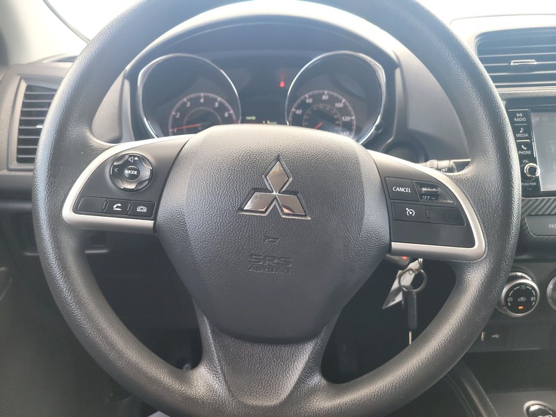 Mitsubishi Outlander Sport Vehicle Full-screen Gallery Image 14