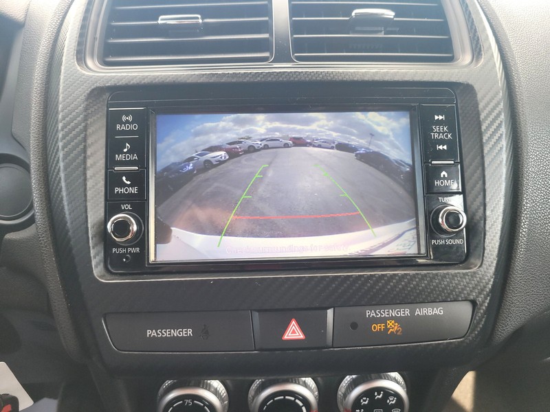 Mitsubishi Outlander Sport Vehicle Full-screen Gallery Image 17