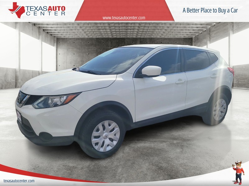 Nissan Rogue Sport Vehicle Full-screen Gallery Image 2